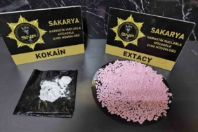 Gişelerde uyuşturucuyla yakalan 2 şüpheliye gözaltı