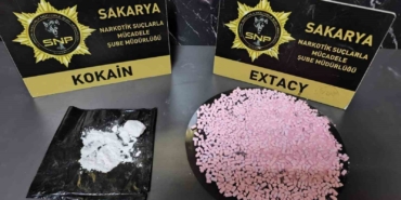 Gişelerde uyuşturucuyla yakalan 2 şüpheliye gözaltı