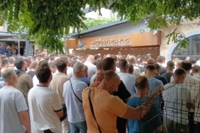 Kızını döven babayı uyardı diye, eşinin gözleri önünde bıçaklanarak öldürüldü