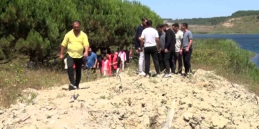 Yeşilel Derneği, İBB’nin hafriyat döküm sahası ilan ettiği Mavi Göl’de eylem yaptı