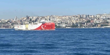 Oruç Reis Gemisi İstanbul Boğazı’ndan geçti