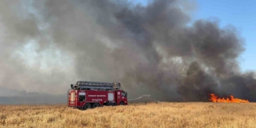 Babaeski’de tarım arazisinden askeri bölgeye sıçrayan yangın kontrol altına alındı