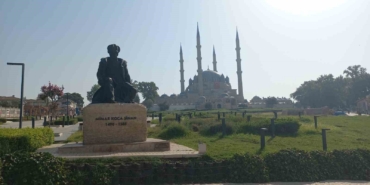 Komşuda çıkan yangının dumanı Edirne’ye ulaştı: Görüş mesafesi azaldı, koku evlere kadar girdi