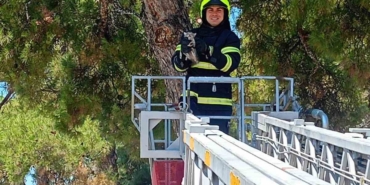 Balıkesir itfaiyesinden kedi kurtarma operasyonu