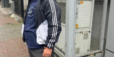 Gaziosmanpaşa’da engelli vatandaş dehşeti yaşadı: Telefonunu çaldı, şikayet edince benzin döküp yaktı