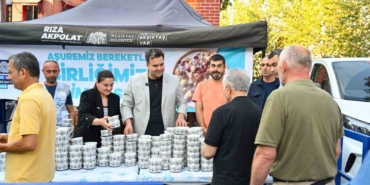 Beşiktaş Belediyesi’nden vatandaşlara aşure ikramı