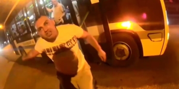 Bursa’da otobüs şoförü ile motosiklet sürücüsü arasında yol verme tartışması