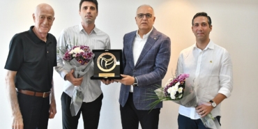 TVF Başkanı Üstündağ’dan, Umut Çakır ve Mert Karatop’a plaket