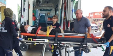 Bursa’da motosiklet dolmuş durağına daldı