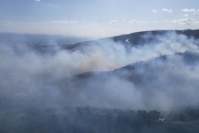 Kocaeli’de devam eden orman yangını havadan görüntülendi