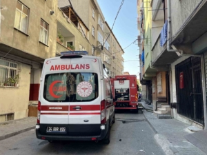 Bağcılar’da 5 katlı binada yangın