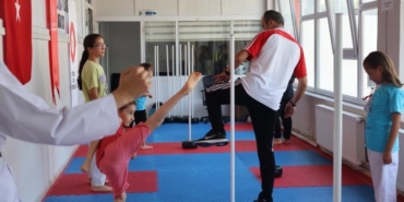 Bilecik’te yaz spor okullarında karate heyecanı sürüyor