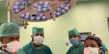 71 yaşındaki kadının karnından 9 kiloluk kitle çıkarıldı