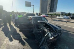 Anadolu Otoyolu’nda bariyerlere çarpan otomobile arkadan gelen araç çarptı: 4 yaralı