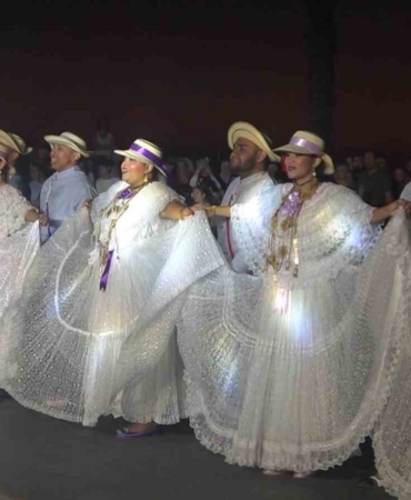 38. TUFAG Uluslararası Halk Dansları Festivali renkli görüntülerle başladı