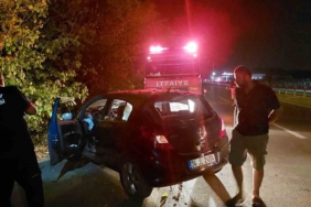 D-140’da otomobil şarampole uçtu: Anne ve iki çocuğu yaralandı