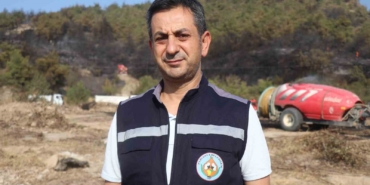 Belediye başkanı alevlerin ortasında kaldı