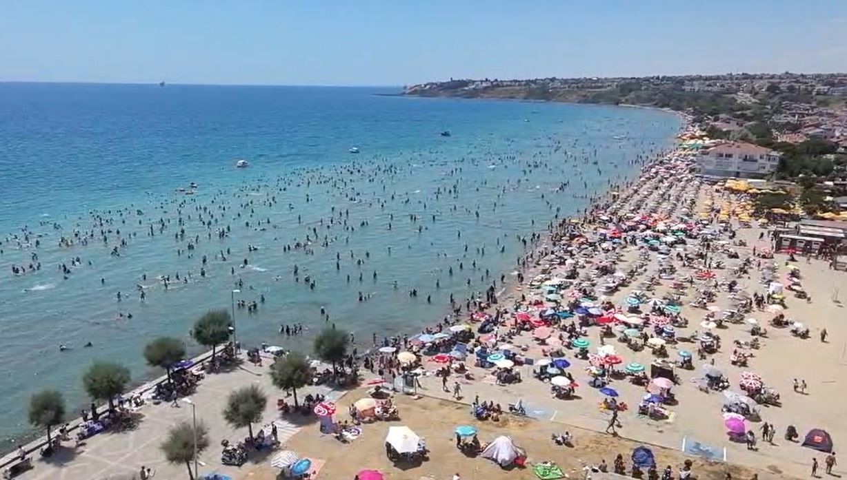 Silivri Kumluk Plajı’nda Afrika sıcakları ve günübirlikçi yoğunluğu