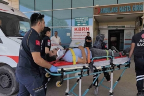 Bursa’da hafif ticari araç kamyonetle çarpıştı: 3 yaralı