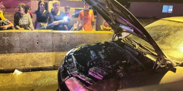 Aracı yanan sürücünün yardımına vatandaşlar koştu