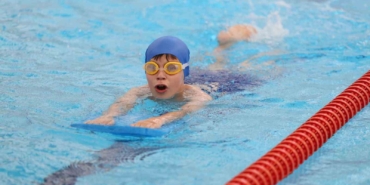 Büyükşehir Yaz Okulları’nda minik yüzücülerin sertifika heyecanı