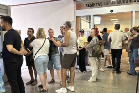 İstanbul’da ehliyet yenilemede son gün telaşı, vatandaşlar yoğunluk oluşturdu