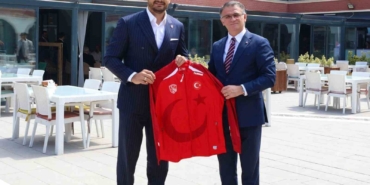 Türkiye Güreş Federasyonu Başkanı Taha Akgül, Van Valisi Ozan Balcı’yı ziyaret etti