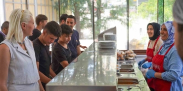 Kent Lokantasında vatandaşlarla bir araya geldi