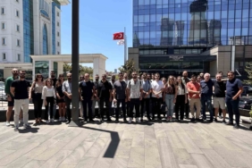 Felece Teknoloji çalışanları, şirketin genel merkezi önünde eylem yapıyor
