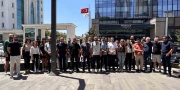 Felece Teknoloji çalışanları, şirketin genel merkezi önünde eylem yapıyor
