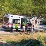 Aracını park etmek isterken 7 metrelik kanala düştü