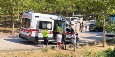 Aracını park etmek isterken 7 metrelik kanala düştü