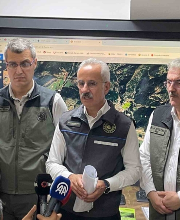 Bakan Uraloğlu: "2 mahallemiz boşaltıldı. Yangından dolayı yaralanan hiç kimse yok"