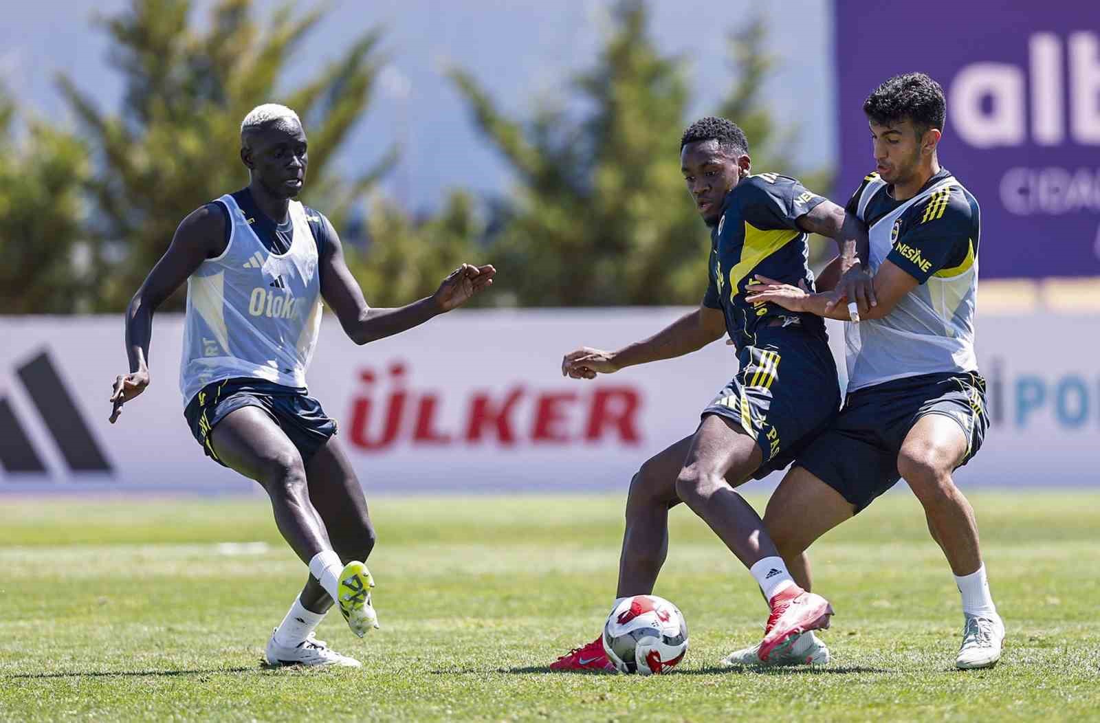 Fenerbahçe, yeni sezon hazırlıklarına devam ediyor