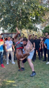 Dünyaca ünlü yayıncı Speed, Çekmeköy’de yağlı güreş yaptı