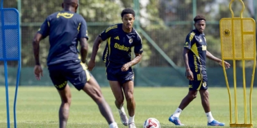 Fenerbahçe, günün ilk antrenmanını tamamladı