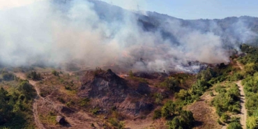 Sakarya-Düzce sınırındaki yangın bölgesi havadan görüntülendi