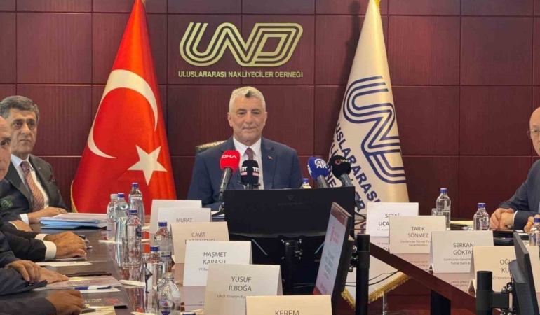 Bakan Bolat: "Türkiye milli gelirinin 13’de 1’ini kara, hava, deniz ve demiryollarından oluşan lojistik sektörü sağlıyor"