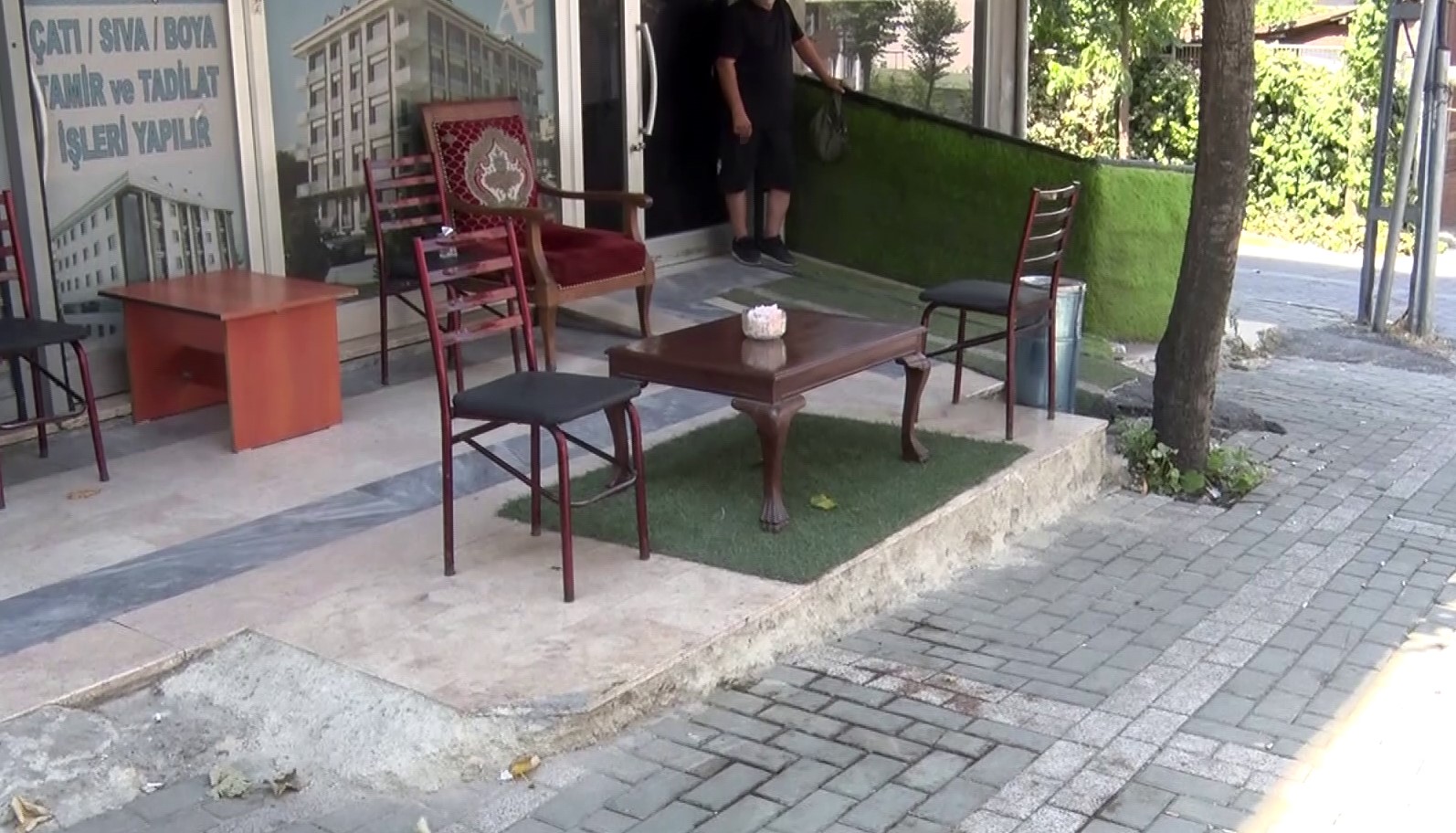 Avcılar’da kıraathanede oturan şahsa silahlı saldırı