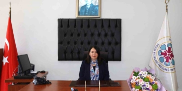 Eğitim bilimleri enstitüsünde bayrak değişimi