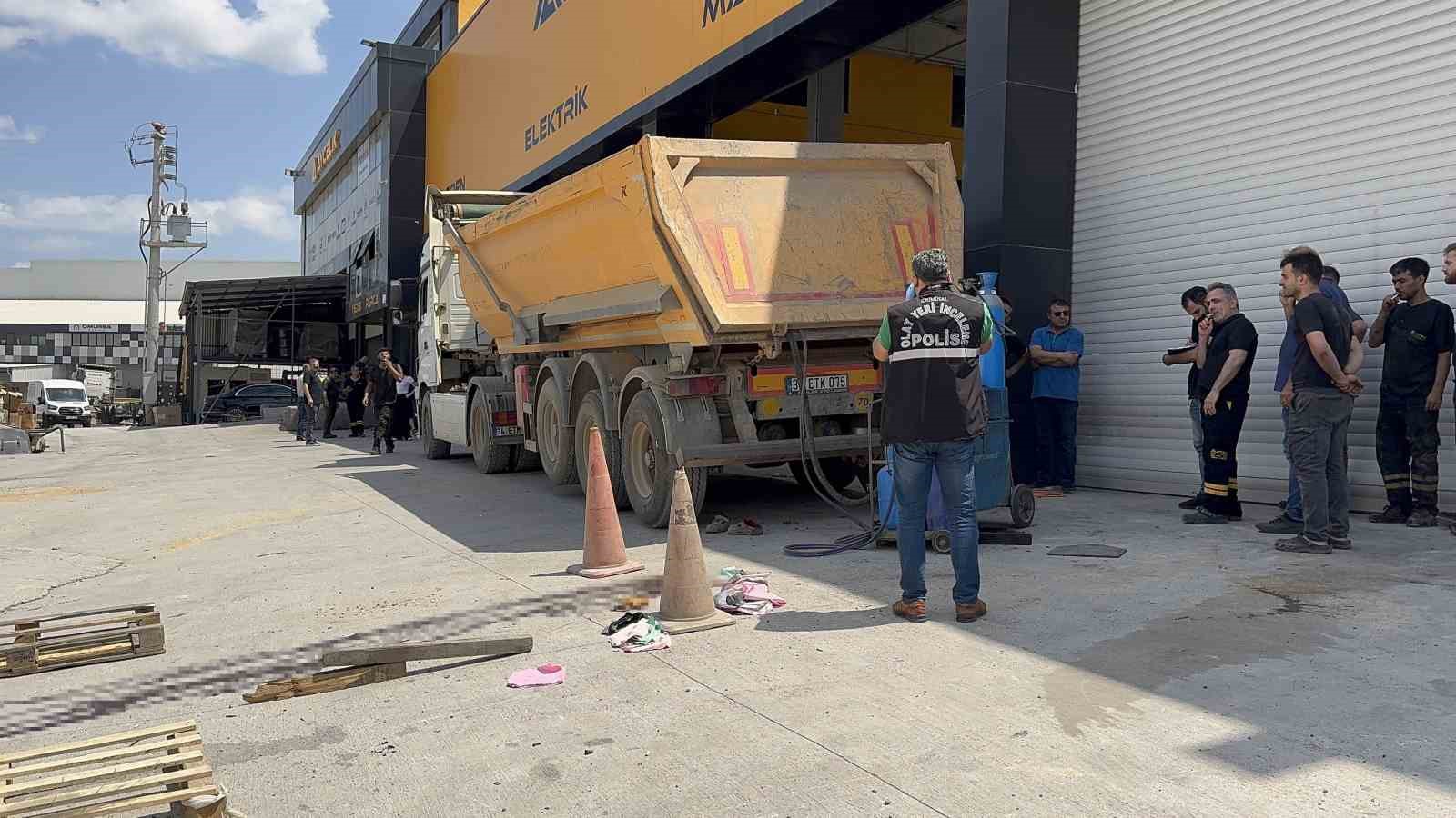 Kaynak sırasında damper kapağının kapanması ile kafası ezilen şoför hayatını kaybetti