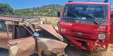 Balıkesir İvrindi’de otomobil ile kamyonet çarpıştı; 8 yaralı