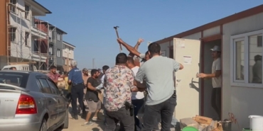 Park yeri kavgasında çekiç, tahta ve yumruklar havada uçuştu