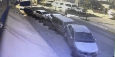 Sultanbeyli’de yokuş aşağı kayan tır, park halindeki 5 araca çarptı