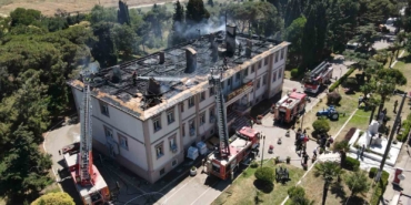 Bandırma’da Koyunculuk Araştırma Enstitüsü’nün çatısında yangın paniği