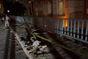 Beyoğlu’nda minibüs otobüse çarptı: 2’si ağır 5 yaralı