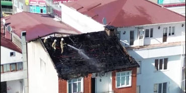 Sultanbeyli’de 5 katlı binanın çatısında yangın