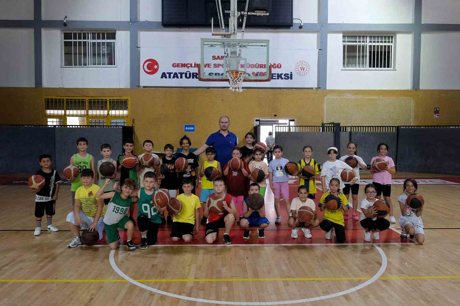 Sakarya’da çocuklar sporun her dalında dolu dolu bir yaz tatiline başladı