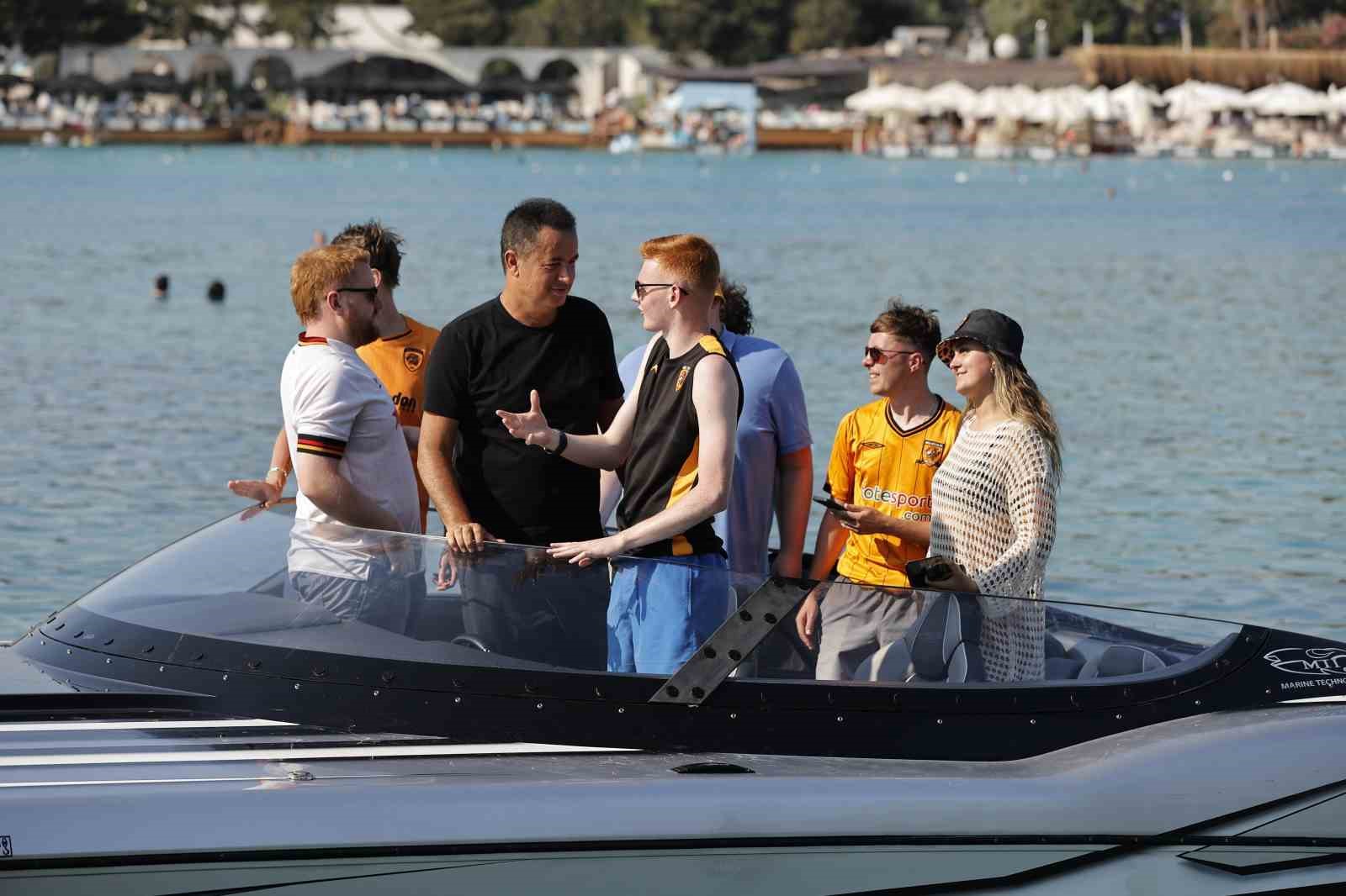 Acun Ilıcalı’dan İngiliz taraftarlara Türkiye turu