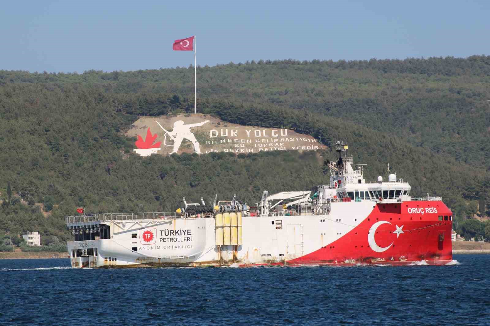 Somali’deki görevini tamamlayan Oruç Reis Çanakkale Boğazı’ndan geçti